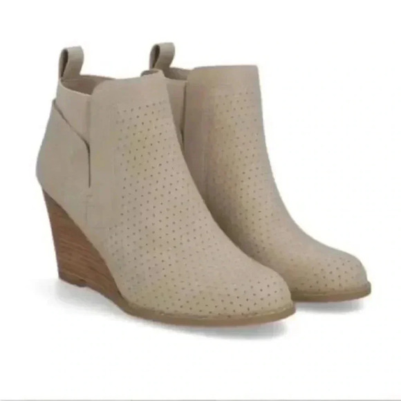 New DOLCE VITA Gerdie Vegan Leather Comfort Wedge Bootie Beige Winter Boot 9 - Picture 2 of 14